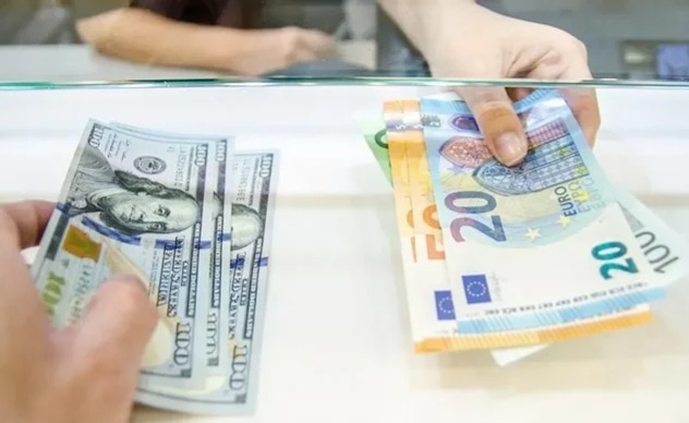 Dollar ucuzlaşdı, avro yüksəldi | Həftə sonu məzənnəsi